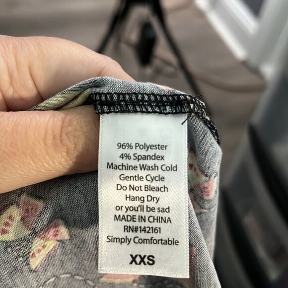 Lularoe Oversize Black Top With Butterfly Print Short Sleeve Size XXS - Picture 8 of 8